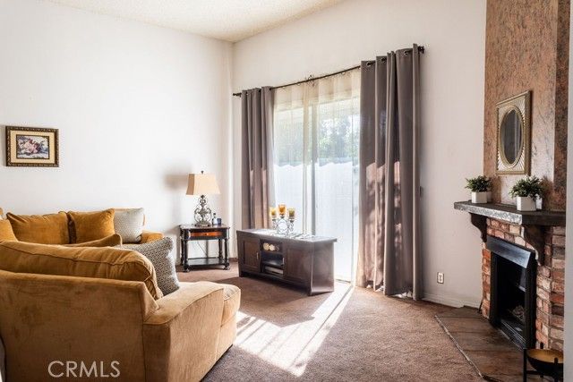 18425 Saticoy Street 1, Reseda (los Angeles), CA 91335