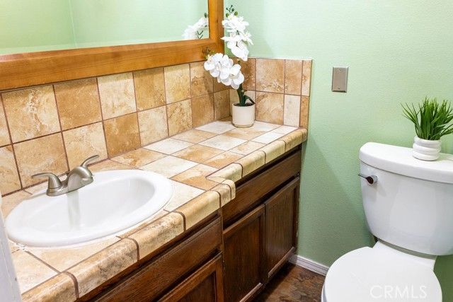 18425 Saticoy Street 1, Reseda (los Angeles), CA 91335