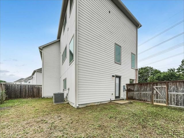 10534 Executive Lake Drive, Stafford, TX 77477
