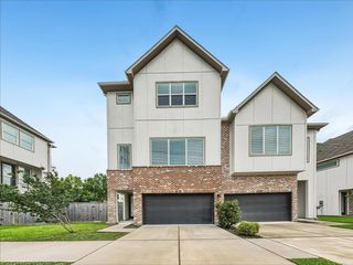 10534 Executive Lake Drive, Stafford, TX 77477