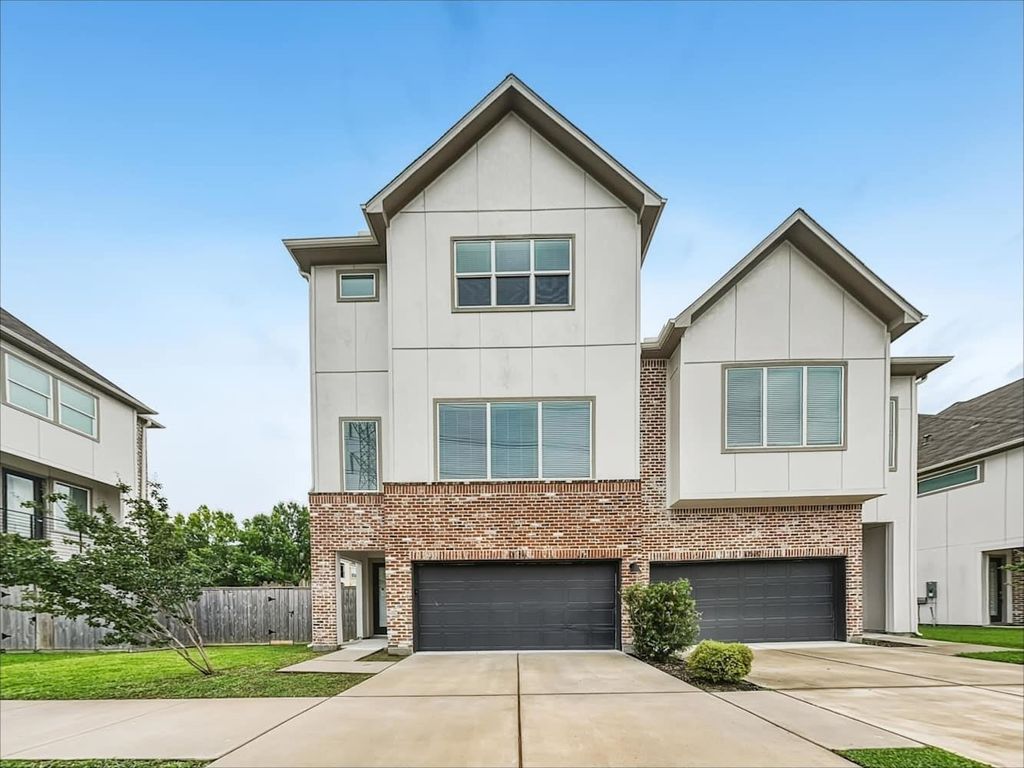 10534 Executive Lake Drive, Stafford, TX 77477