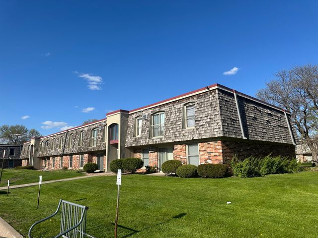 909 11th Avenue S 8, Hopkins, MN 55343