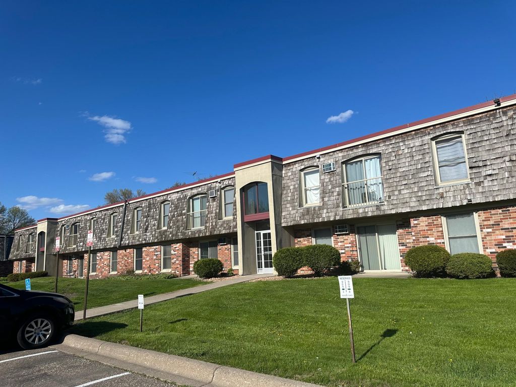 909 11th Avenue S 8, Hopkins, MN 55343