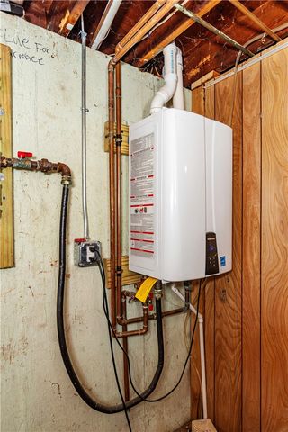 74 Brookhaven Drive, East Providence, RI 02914