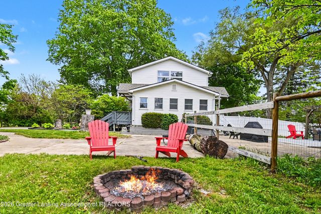 7124 E Clinton Trail, Eaton Rapids, MI 48827