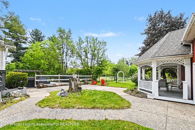7124 E Clinton Trail, Eaton Rapids, MI 48827