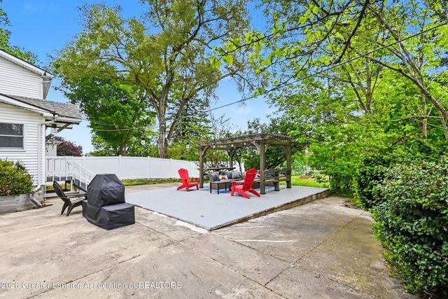7124 E Clinton Trail, Eaton Rapids, MI 48827