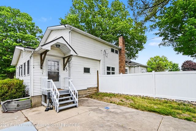7124 E Clinton Trail, Eaton Rapids, MI 48827
