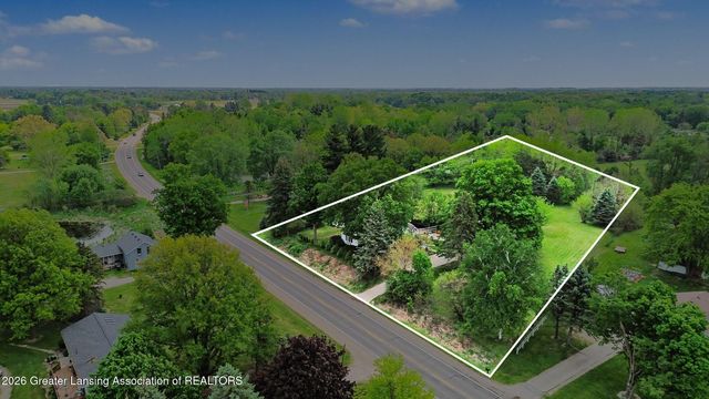 7124 E Clinton Trail, Eaton Rapids, MI 48827