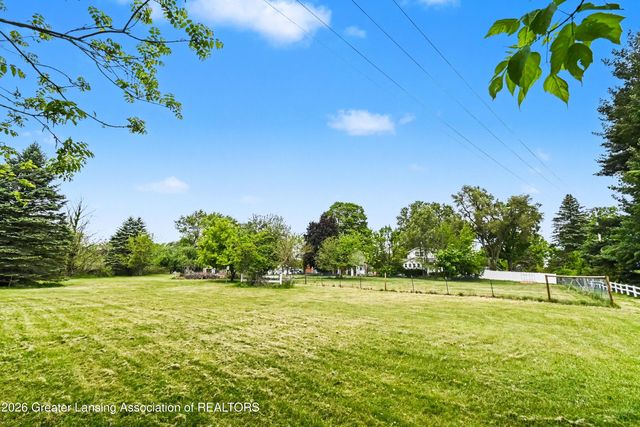 7124 E Clinton Trail, Eaton Rapids, MI 48827