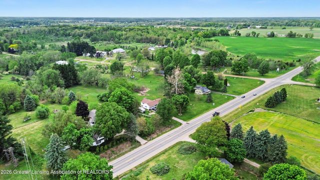 7124 E Clinton Trail, Eaton Rapids, MI 48827