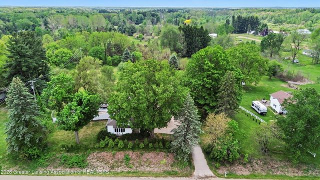 7124 E Clinton Trail, Eaton Rapids, MI 48827