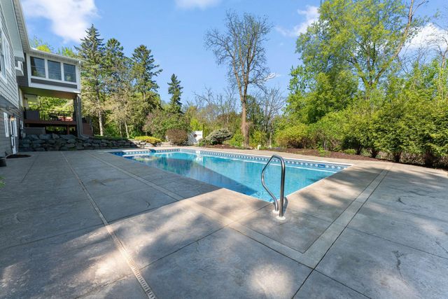 1555 Smith Avenue S, West Saint Paul, MN 55118
