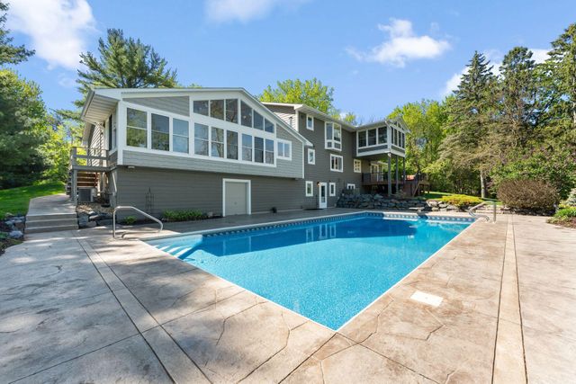 1555 Smith Avenue S, West Saint Paul, MN 55118