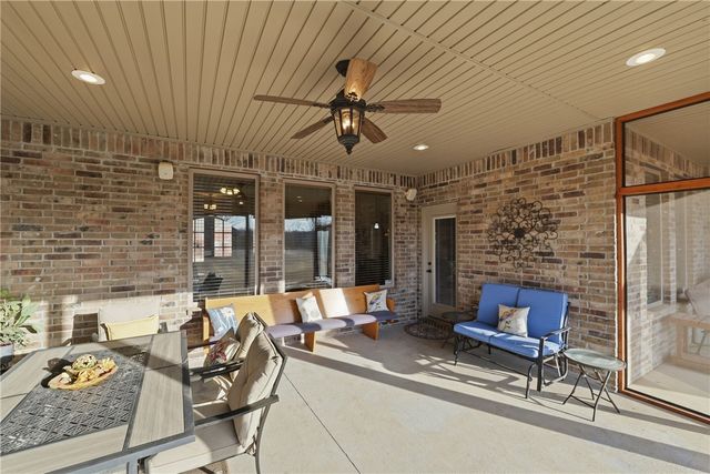 465 S Grandview Court, Farmington, AR 72730