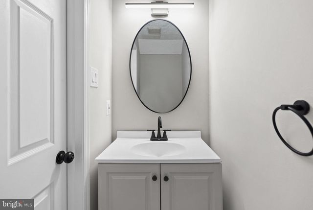 5570 CAITHNESS CT, Fairfax, VA 22032