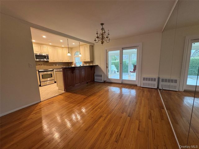 30 Tremont Street, Garden City, NY 11530