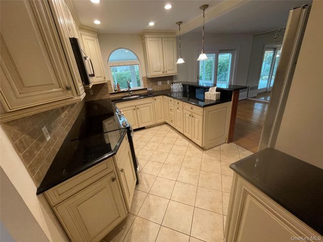 30 Tremont Street, Garden City, NY 11530