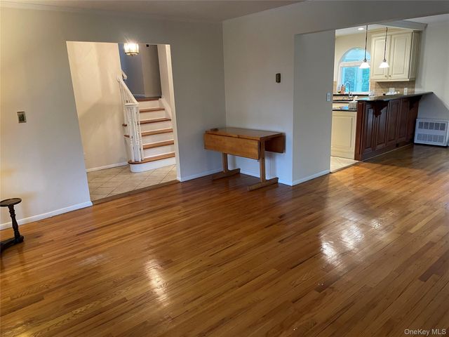 30 Tremont Street, Garden City, NY 11530