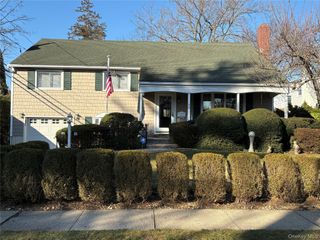 30 Tremont Street, Garden City, NY 11530