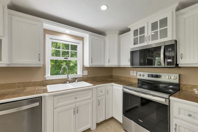 527 North Main Street, Wolfeboro, NH 03894
