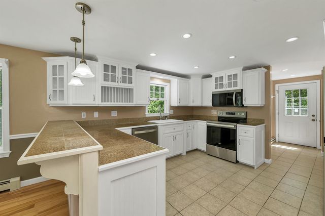 527 North Main Street, Wolfeboro, NH 03894