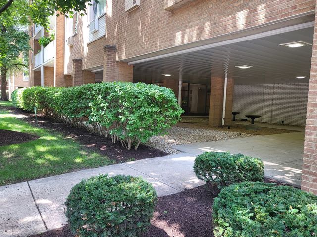203 N KENILWORTH Avenue 2P, Oak Park, IL 60302