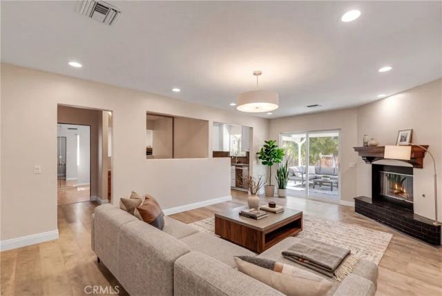 19000 Strathern, Reseda, CA 91335
