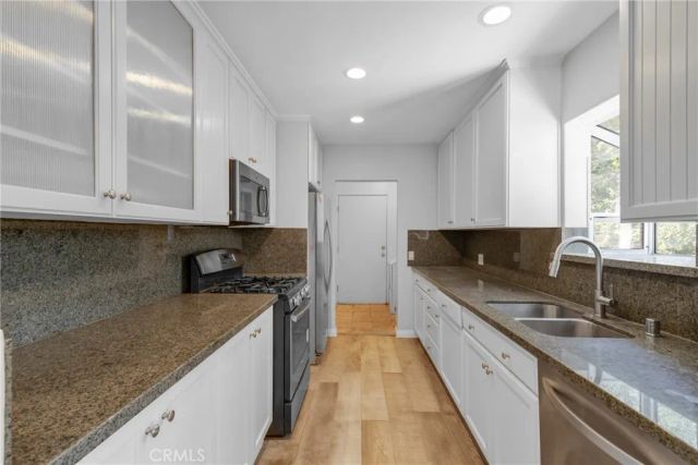 19000 Strathern, Reseda, CA 91335