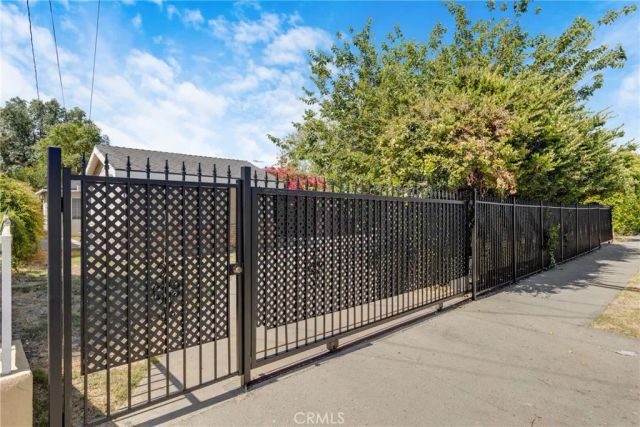 19000 Strathern, Reseda, CA 91335