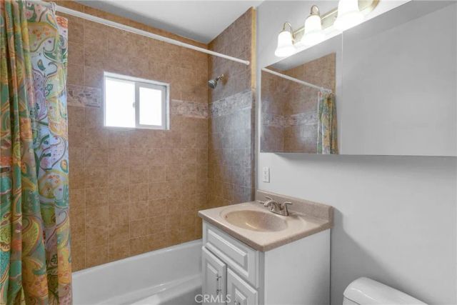 19000 Strathern, Reseda, CA 91335