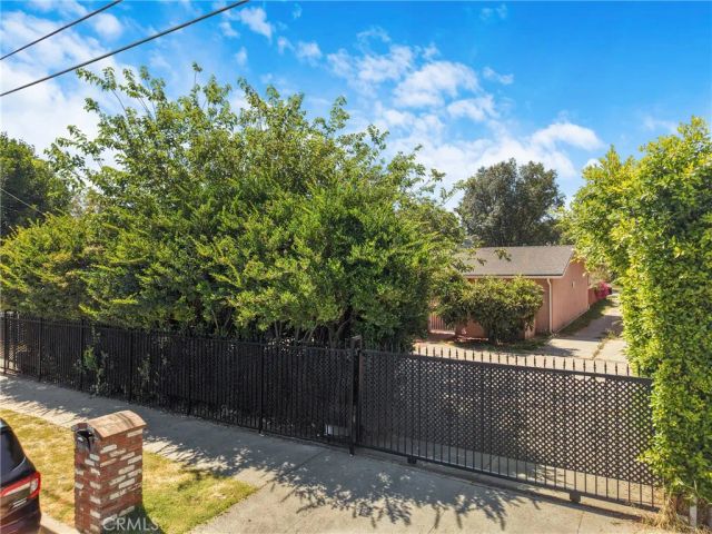 19000 Strathern, Reseda, CA 91335