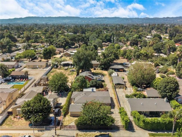 19000 Strathern, Reseda, CA 91335