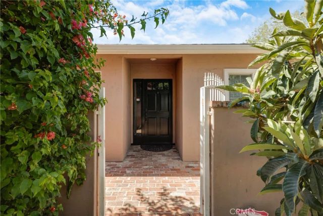 19000 Strathern, Reseda, CA 91335