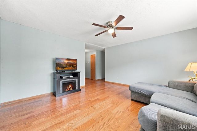 4208 NW Point Drive, House Springs, MO 63051