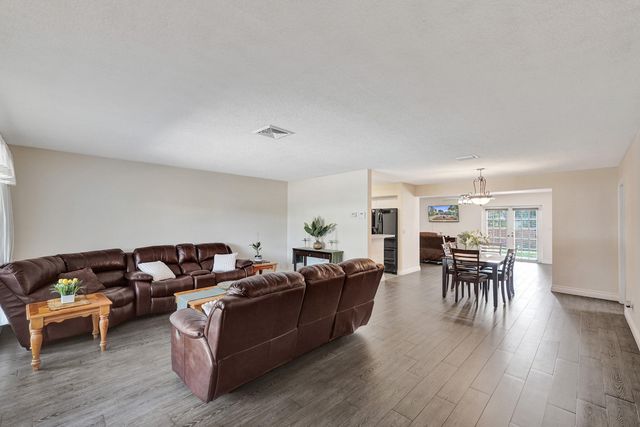 1921 N 49th Avenue, Hollywood, FL 33021