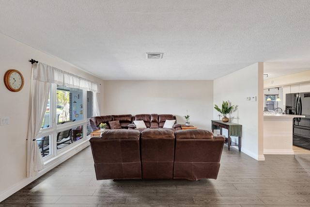 1921 N 49th Avenue, Hollywood, FL 33021