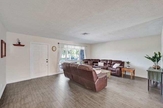 1921 N 49th Avenue, Hollywood, FL 33021