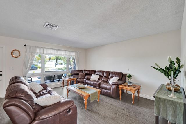 1921 N 49th Avenue, Hollywood, FL 33021