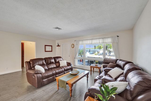 1921 N 49th Avenue, Hollywood, FL 33021