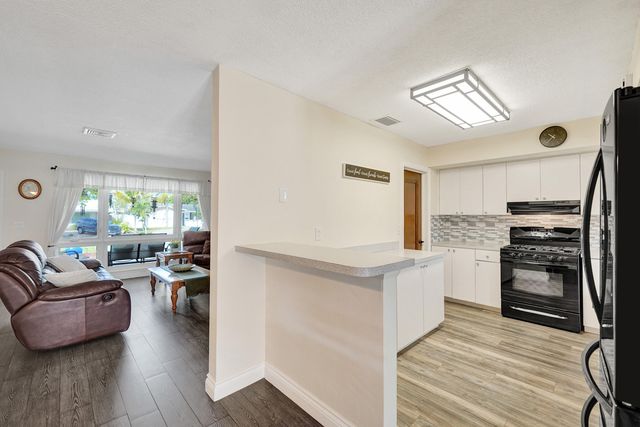 1921 N 49th Avenue, Hollywood, FL 33021