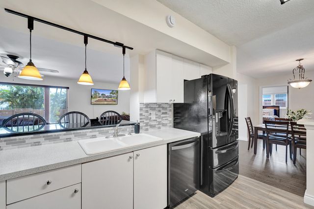 1921 N 49th Avenue, Hollywood, FL 33021