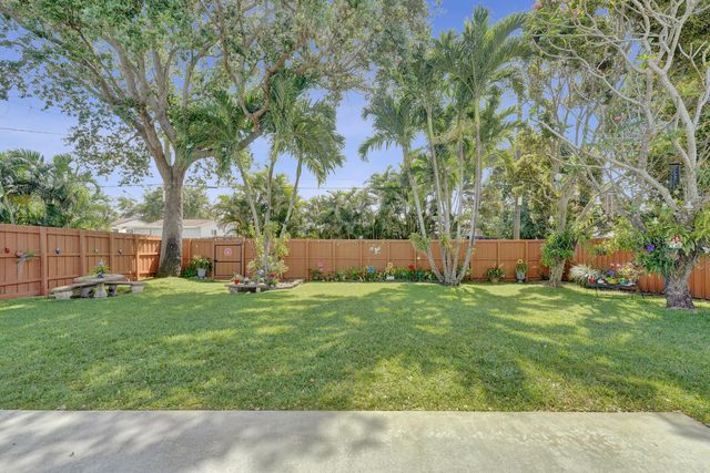 1921 N 49th Avenue, Hollywood, FL 33021