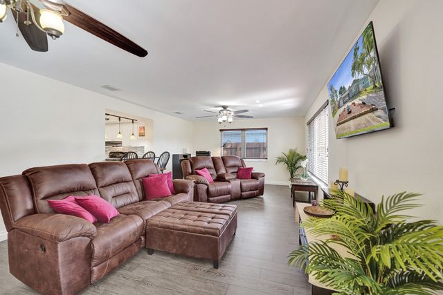 1921 N 49th Avenue, Hollywood, FL 33021