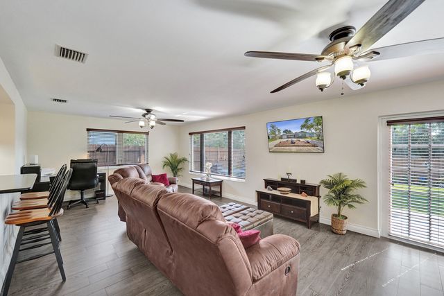 1921 N 49th Avenue, Hollywood, FL 33021