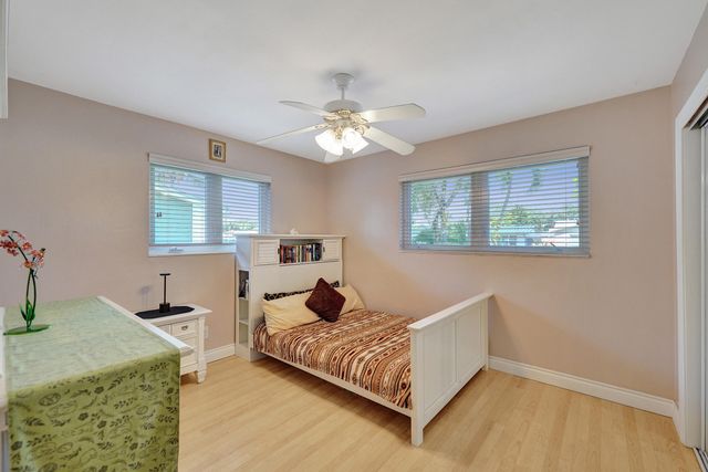 1921 N 49th Avenue, Hollywood, FL 33021