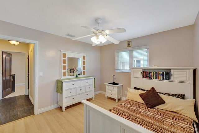 1921 N 49th Avenue, Hollywood, FL 33021