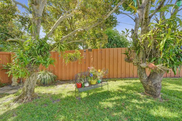 1921 N 49th Avenue, Hollywood, FL 33021