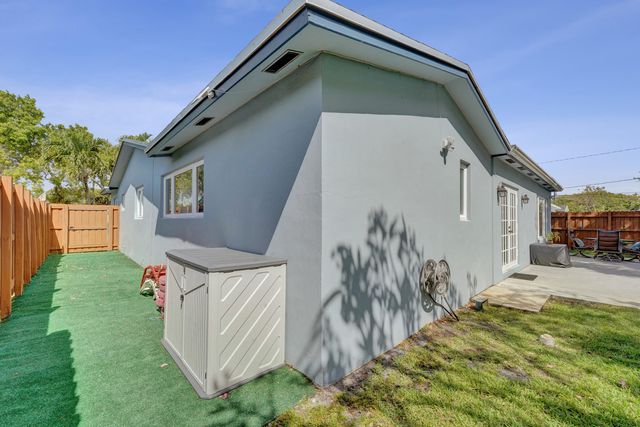 1921 N 49th Avenue, Hollywood, FL 33021