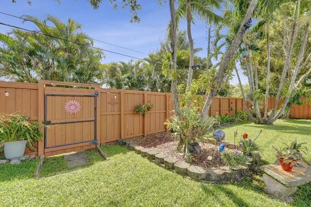 1921 N 49th Avenue, Hollywood, FL 33021